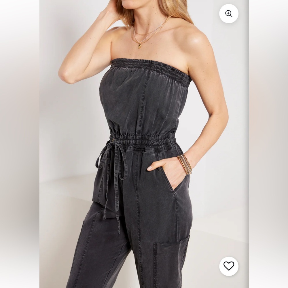 Evereve Emery Cargo Strapless Black Jumpsuit - Picture 2 of 8